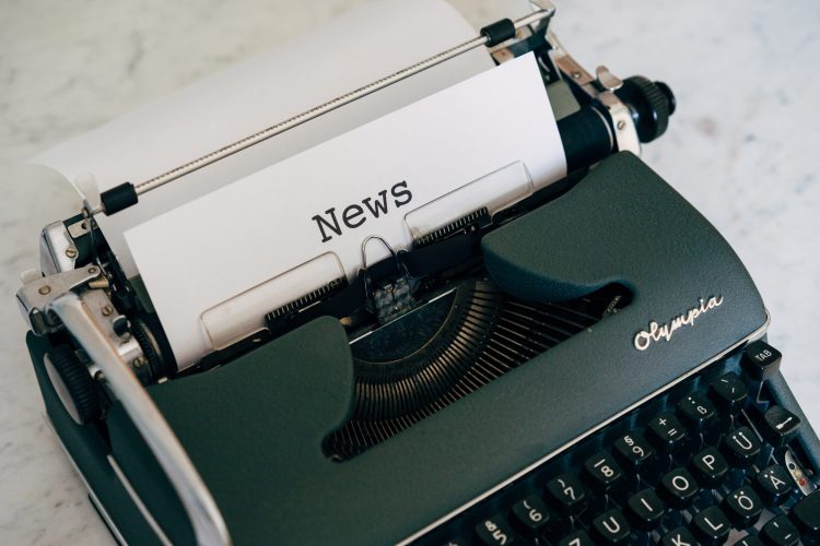 A black typewriter saying "News"