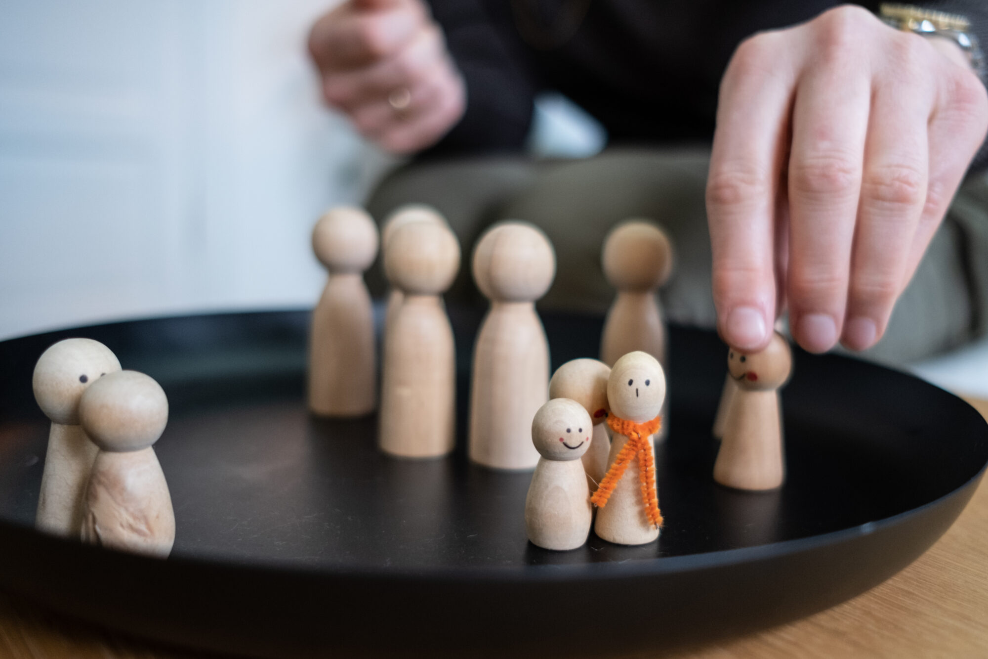 Family, couples and psychotherapist Lise Kramer Schmidt performing a family therapy called systemic family constellation