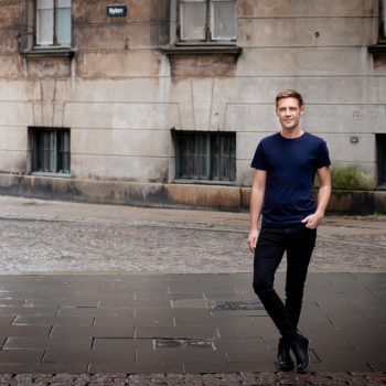 Body SDS practitioner Jakob Corfixen standing in front of a street