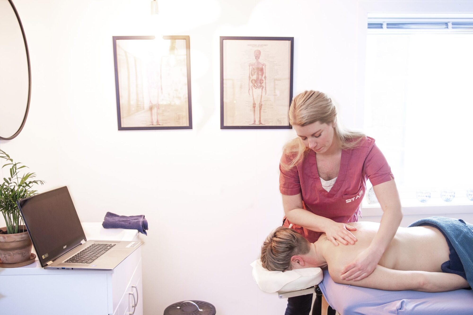 Muscle therapist and clinic owner Veronica Warhaug providing a treatment to a patient