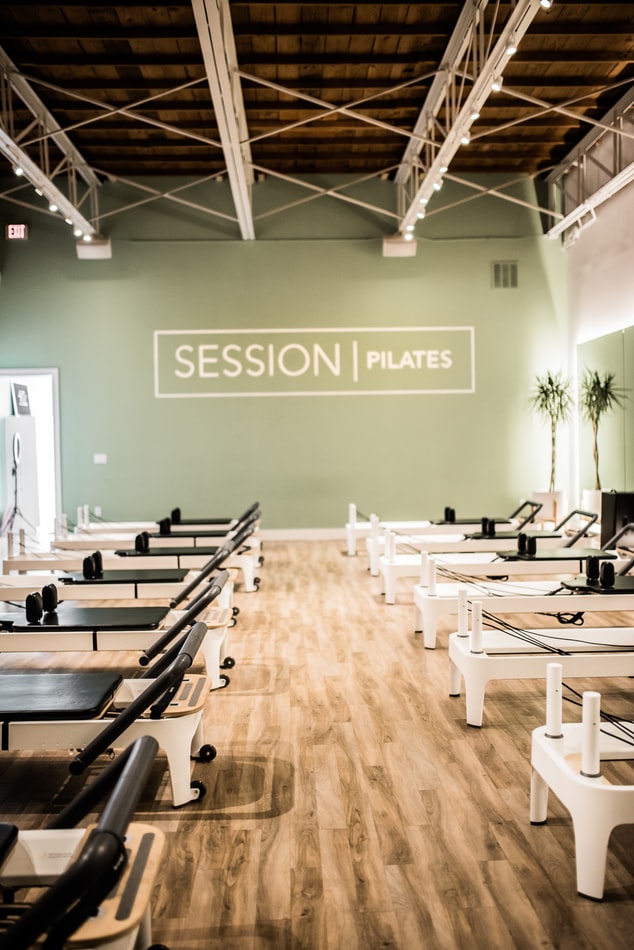 Gym with "session pilates" written on the wall