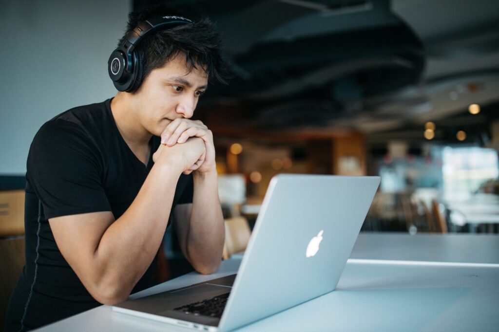 A guy sitting at a desk with his laptop and heatseat